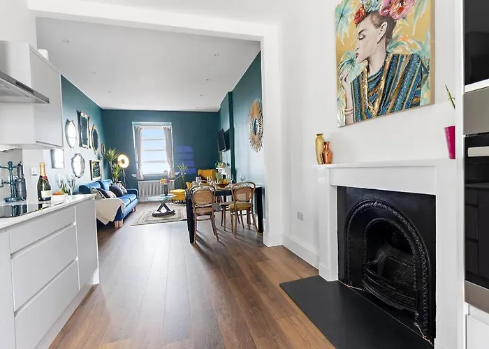 Modern 1 Bed Apartment, Sea Views, Free Parking, Wifi, Netflix