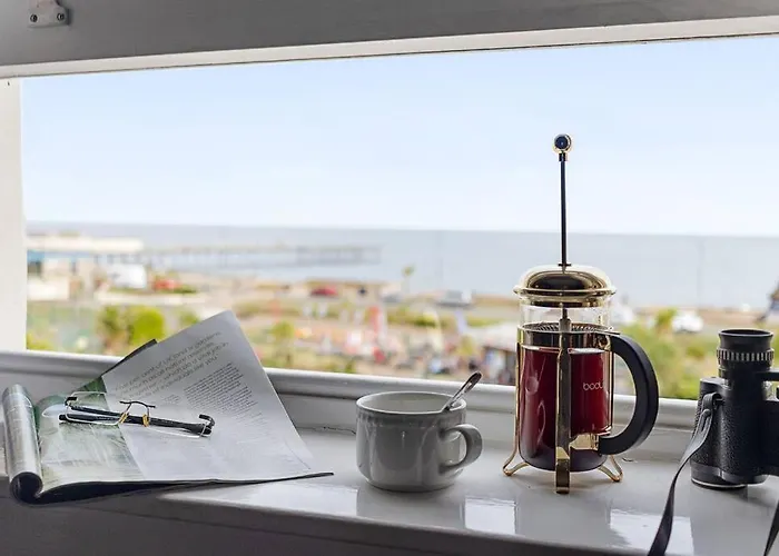 Modern 1 Bed Apartment, Sea Views, Free Parking, Wifi, Netflix