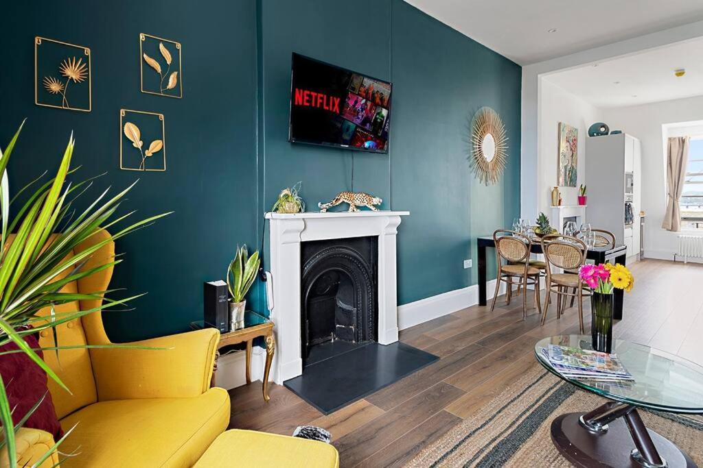 Modern 1 Bed Apartment, Sea Views, Free Parking, Wifi, Netflix Teignmouth